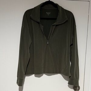 Athleta Seasoft Quarter Zip in green color